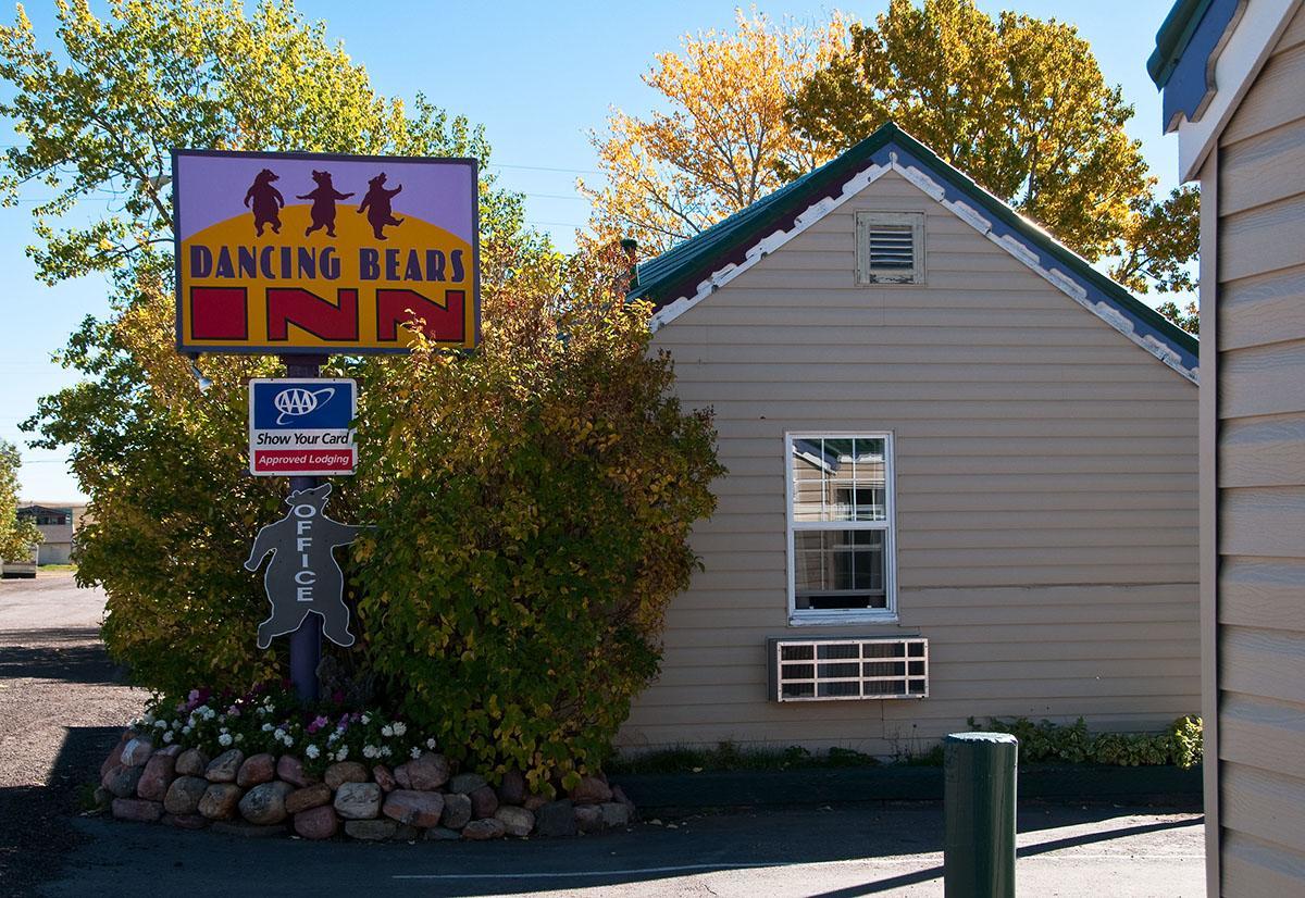 Dancing Bears Inn East Glacier Park Village Eksteriør bilde